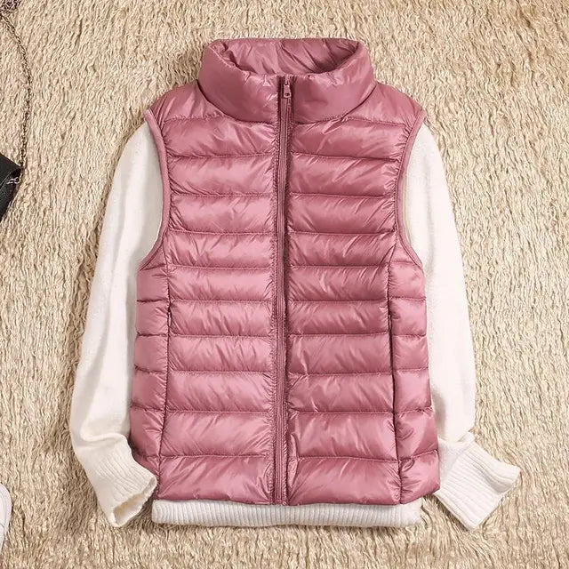 "Ultraleichte Damen Daunenweste, elegant geschnitten, in vielseitigem, modischem Design für stilvolle Damen."