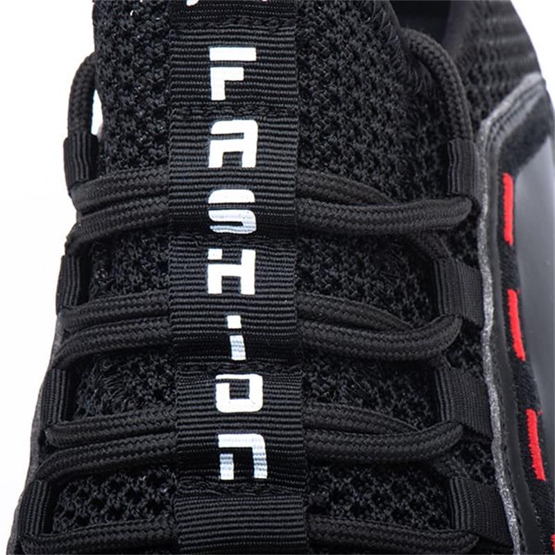 "Ultraleichte Sicherheitsschuhe mit Stahlkappe, Kevlar, atmungsaktivem Mesh und stoßdämpfender Sohle auf hellem Hintergrund."