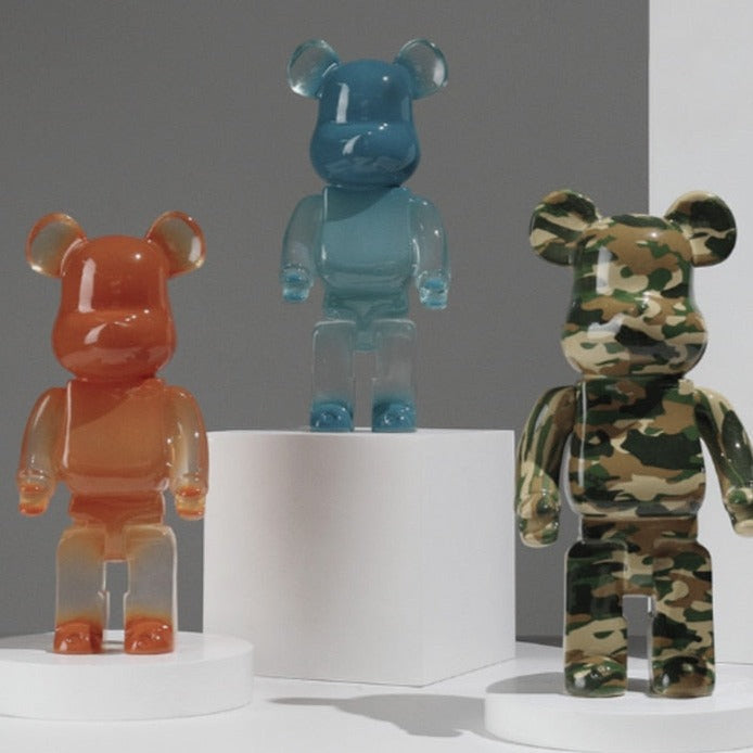 "Umweltfreundliche Bearbricks Skulptur, detailreich gestaltet, ideal für einzigartige Wohnraumdeko und Sammlerstück."