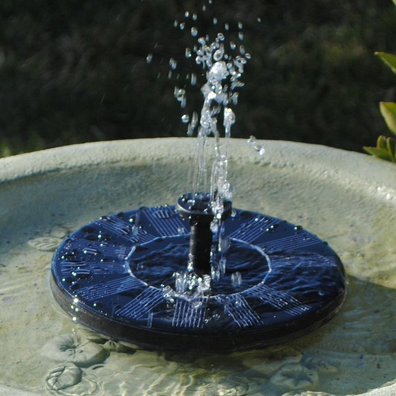 "Umweltfreundliche solarbetriebene Brunnenpumpe für Garten mit vielseitigen Düsen, ideal für dekorative Wasserspiele."