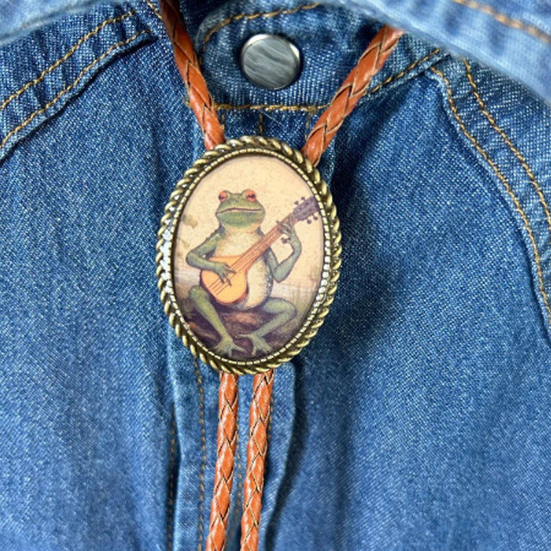"Unisex Bolo Krawatte mit Banjo Frosch Design; stilvolles Accessoire, verstellbare Lederbänder, moderner Look."