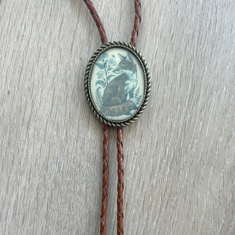 "Unisex Bolo Krawatte mit Banjo Frosch Design; stilvolles Accessoire, verstellbare Lederbänder, moderner Look."