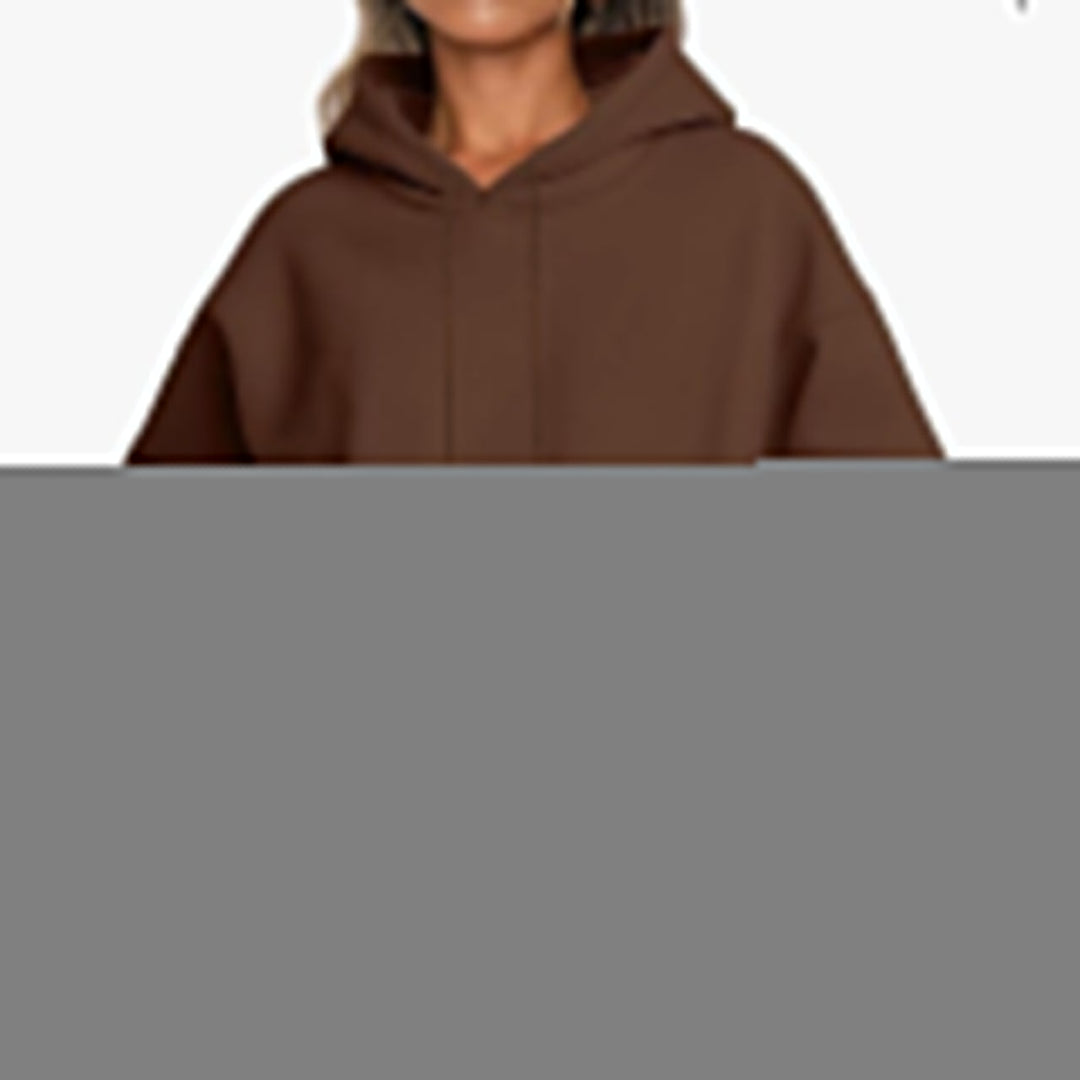 "Unisex Hoodie in Grau, weiche Baumwolle-Polyester-Mischung, modernes Design, vielseitig und bequem, ideal für jeden Anlass."