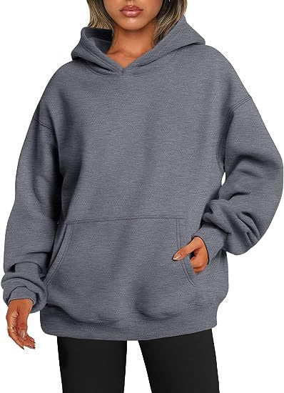 "Unisex Hoodie in Grau, weiche Baumwolle-Polyester-Mischung, modernes Design, vielseitig und bequem, ideal für jeden Anlass."