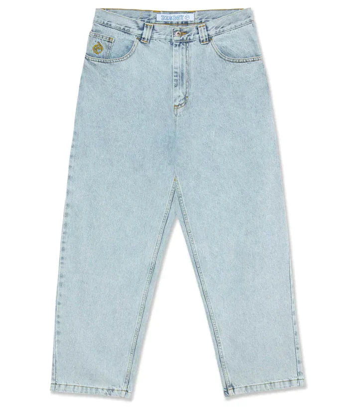 "Urbaner Herrenjeans Maverick mit legérem Skater-Stil, robustem Material und vielseitigem Design in Hellblau."