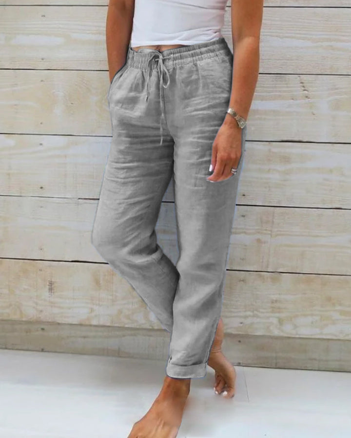 "Vanessa Stretch-Hose für Damen in Schwarz, elastisches Material, elegante schlanke Passform, ideal für jeden Anlass."