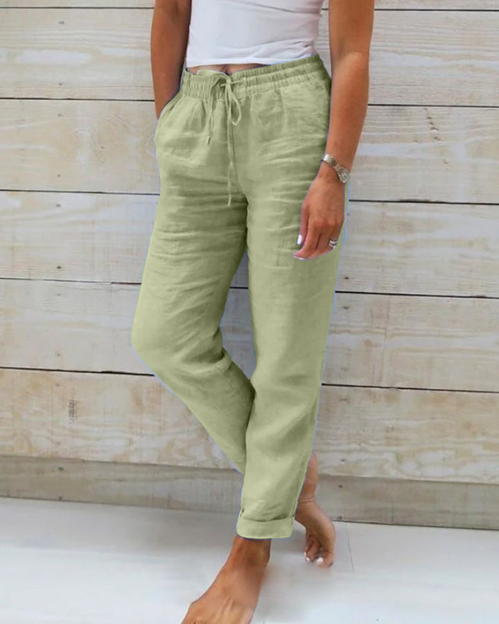 "Vanessa Stretch-Hose für Damen in Schwarz, elastisches Material, elegante schlanke Passform, ideal für jeden Anlass."