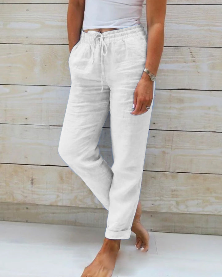 "Vanessa Stretch-Hose für Damen in Schwarz, elastisches Material, elegante schlanke Passform, ideal für jeden Anlass."