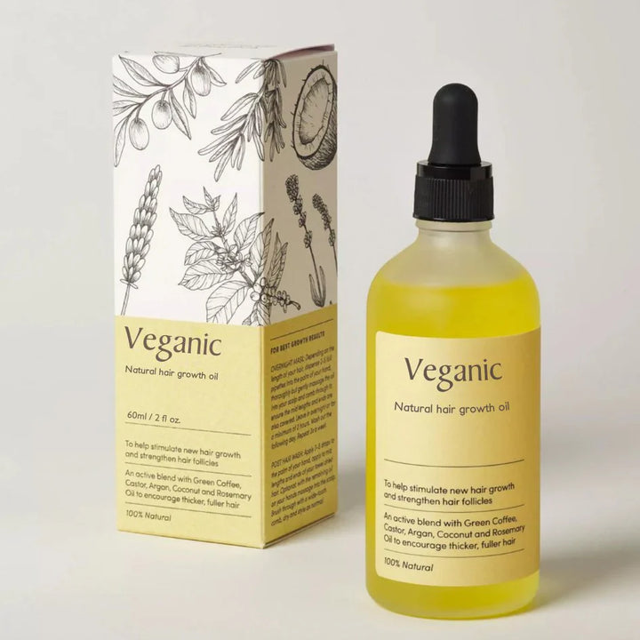 "Veganes Haarwuchsöl in Glasflasche, reich an Arganöl und Rosmarin, fördert gesundes Haarwachstum und schützt vor Haarbruch."