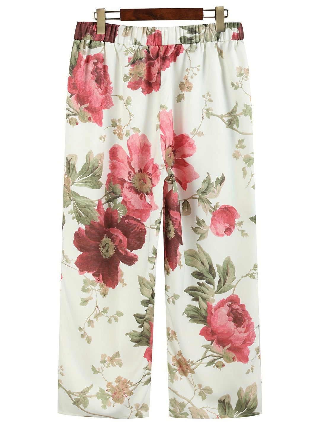 "Verkürzte Damenhose mit leuchtendem Blumenmuster, ideale Sommerhose, stilvoll und bequem, figurbetont und modern."