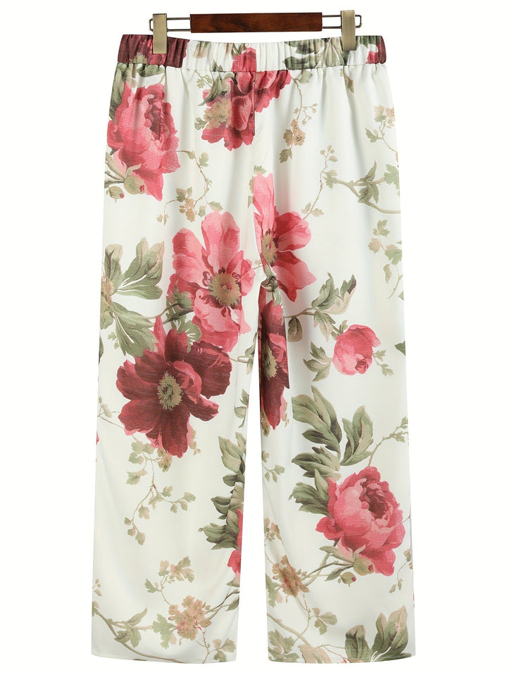 "Verkürzte Damenhose mit leuchtendem Blumenmuster, ideale Sommerhose, stilvoll und bequem, figurbetont und modern."