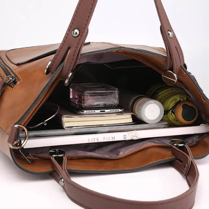 Veronica Ledertasche Vorderansicht: Elegante, braune Umhängetasche aus feinem Leder mit verstellbarem Riemen und Magnetversch