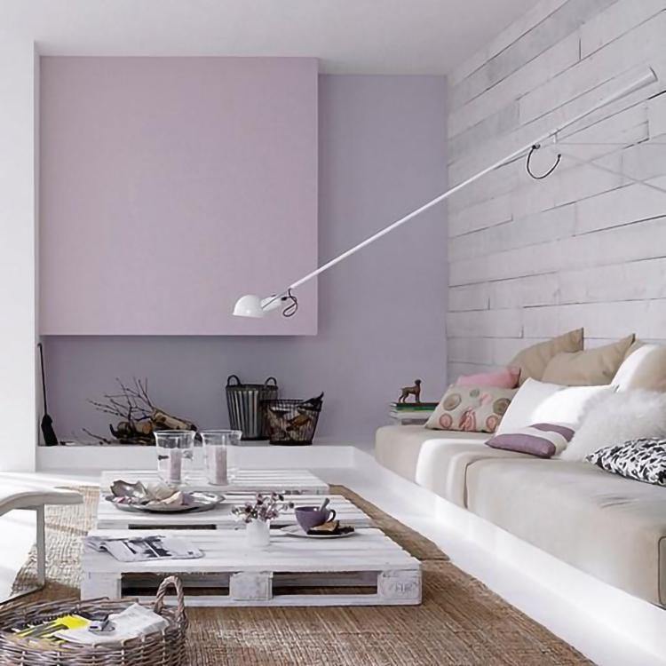 Verstellbare Wandleuchte 265 mit Alu-Schirm, Metallrahmen, in Schwarz oder Weiß, ideal für große Innenräume.