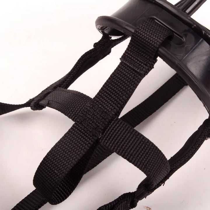 Verstellbarer Silikon-Hundemaulkorb, grau, mit weichen, anpassbaren Riemen, bietet Komfort und Schutz vor Beißen.