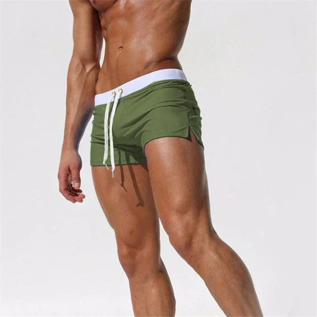 "Vielseitige Herren Badehose, schnell trocknend, komfortabel, blaues Design, ideal für Strand und Wasserabenteuer."