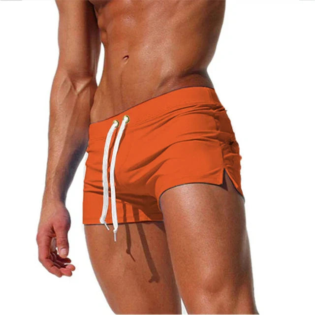 "Vielseitige Herren Badehose, schnell trocknend, komfortabel, blaues Design, ideal für Strand und Wasserabenteuer."