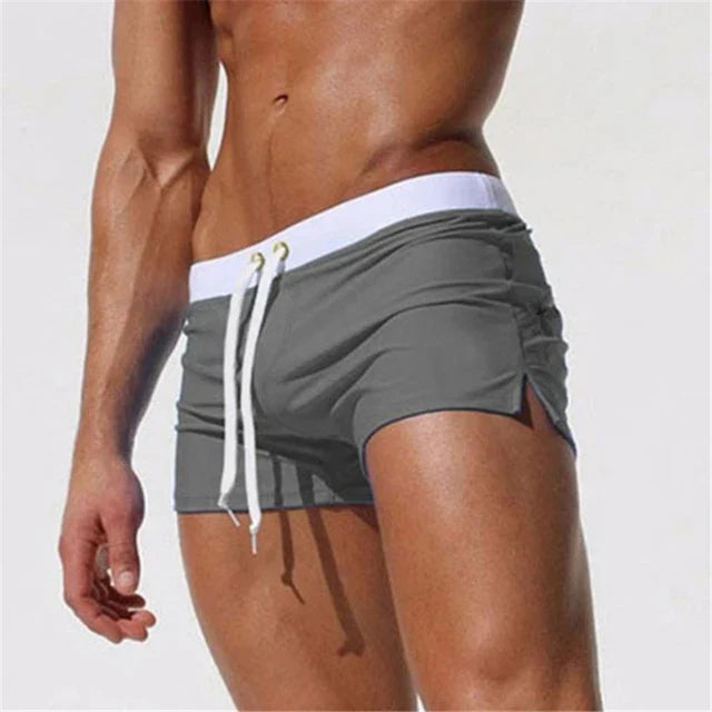 "Vielseitige Herren Badehose, schnell trocknend, komfortabel, blaues Design, ideal für Strand und Wasserabenteuer."