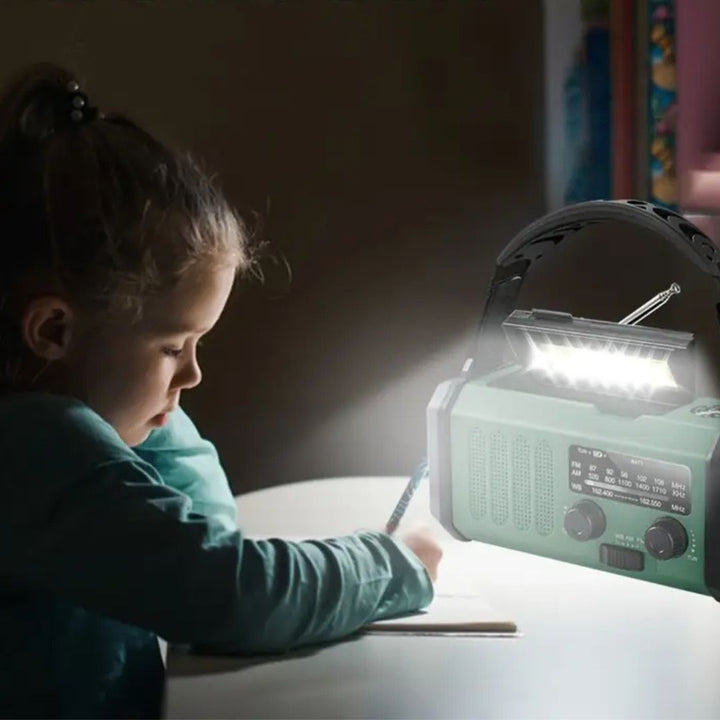 Vielseitiges Solar-Notfallradio mit Powerbank, Kurbelradio und LED-Licht, ideal für Outdoor-Aktivitäten und Notfälle.