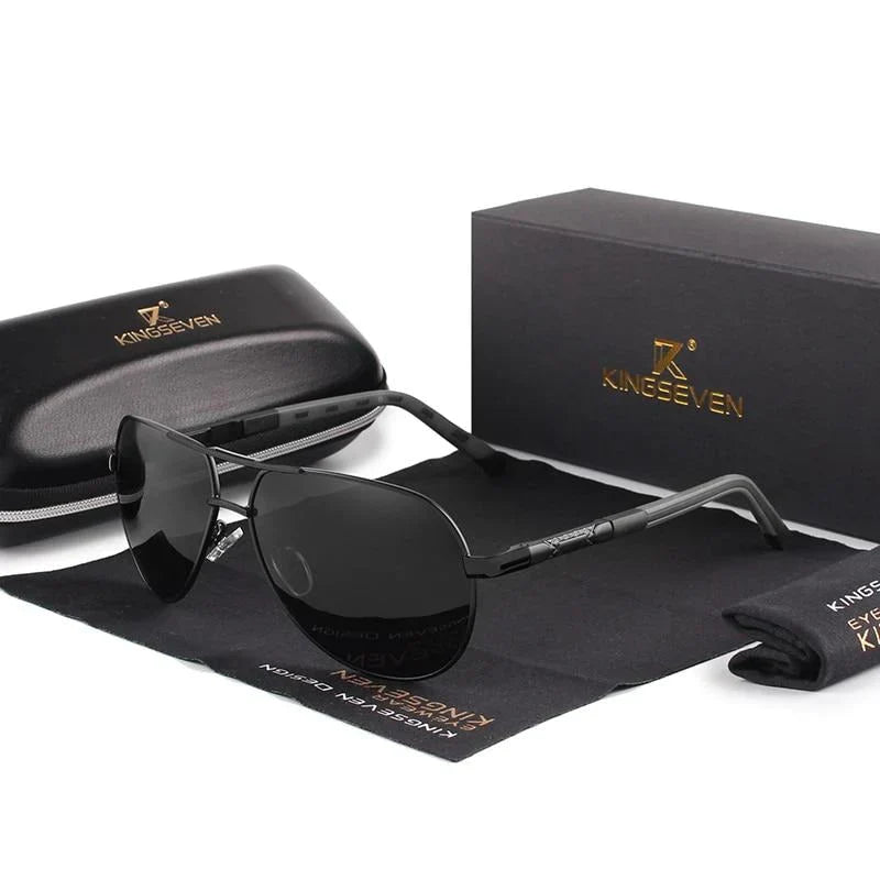"Vintage Herren-Sonnenbrille mit UV400-Schutz, robustes Design, gold-schwarzes Gestell, ideal für stilvollen Auftritt."