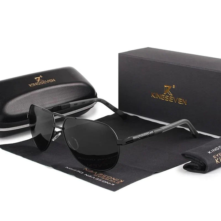 "Vintage Herren-Sonnenbrille mit UV400-Schutz, robustes Design, gold-schwarzes Gestell, ideal für stilvollen Auftritt."