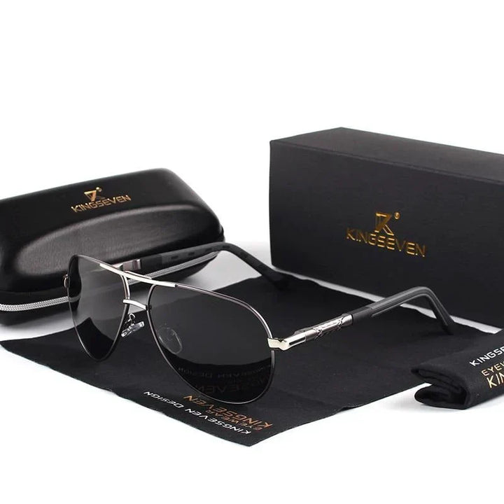 "Vintage Herren-Sonnenbrille mit UV400-Schutz, robustes Design, gold-schwarzes Gestell, ideal für stilvollen Auftritt."