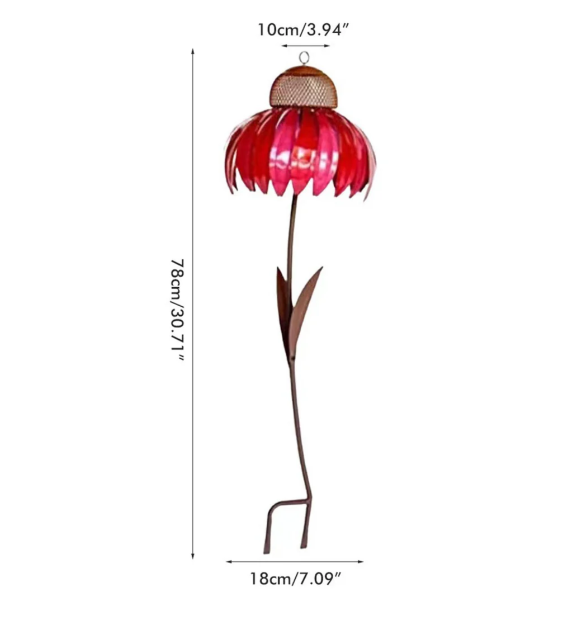 Vogelhaus im floralen Design, wetterfest, bietet Vögeln Schutz und fügt sich dekorativ in den Garten ein.