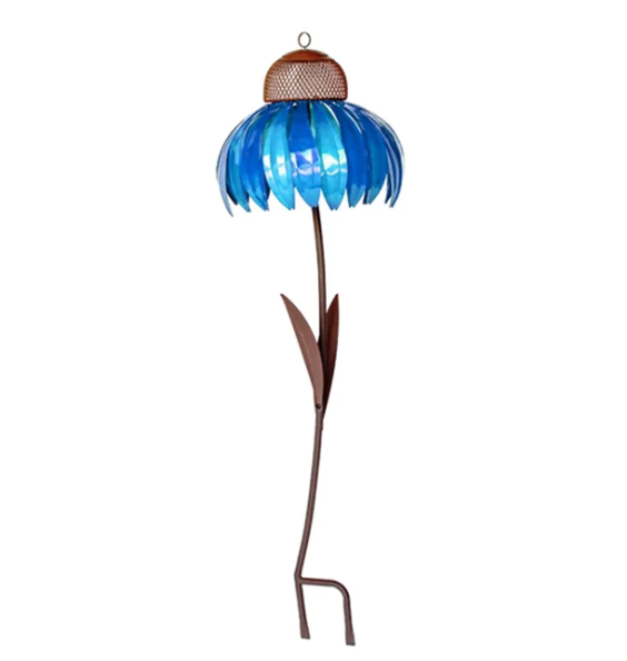 Vogelhaus im floralen Design, wetterfest, bietet Vögeln Schutz und fügt sich dekorativ in den Garten ein.