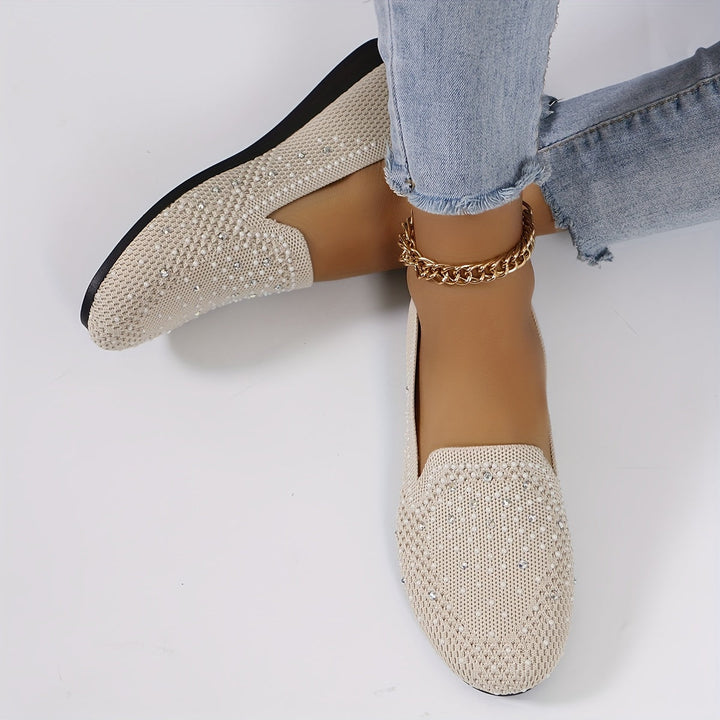 Vorderansicht der orthopädischen Damenschuhe in Beige, leicht, atmungsaktiv, mit flexiblem Material für optimalen Komfort.