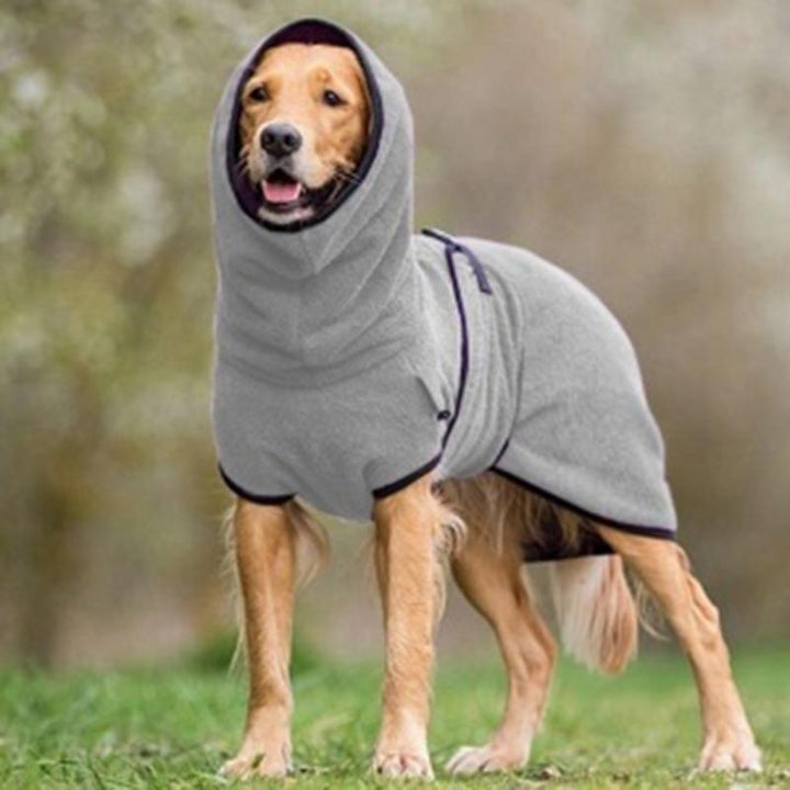 Warmer Hundemantel mit verstellbarer Schnalle aus weichem Material für Komfort und Wärme, ideal für kühle Tage.