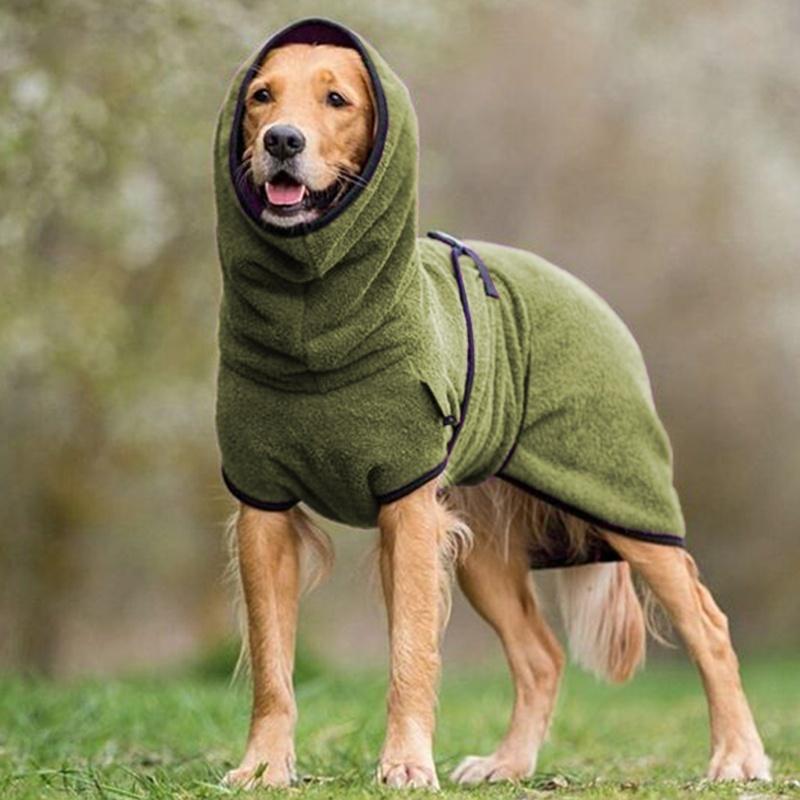 Warmer Hundemantel mit verstellbarer Schnalle aus weichem Material für Komfort und Wärme, ideal für kühle Tage.