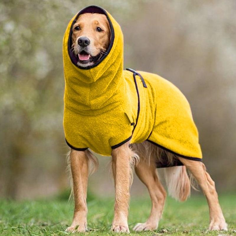 Warmer Hundemantel mit verstellbarer Schnalle aus weichem Material für Komfort und Wärme, ideal für kühle Tage.