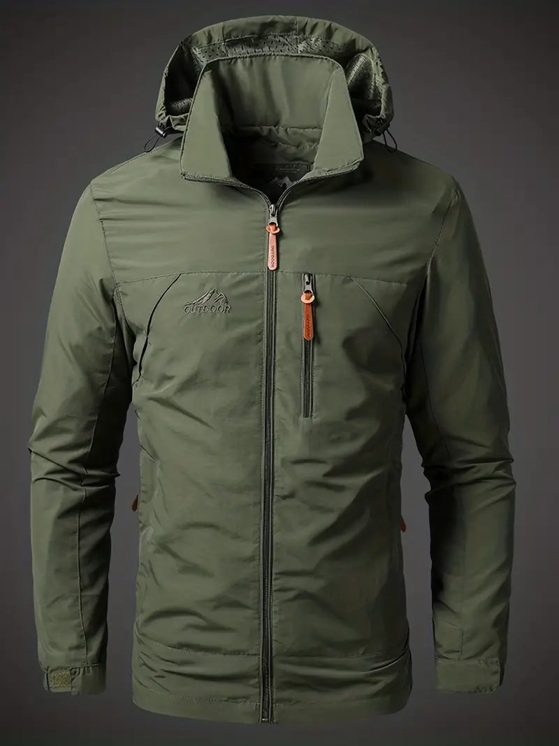 "Wasser- und winddichte Herren Outdoor Jacke in stilvollem Design, frontale Ansicht, ideal für vielseitige Wetterlagen."