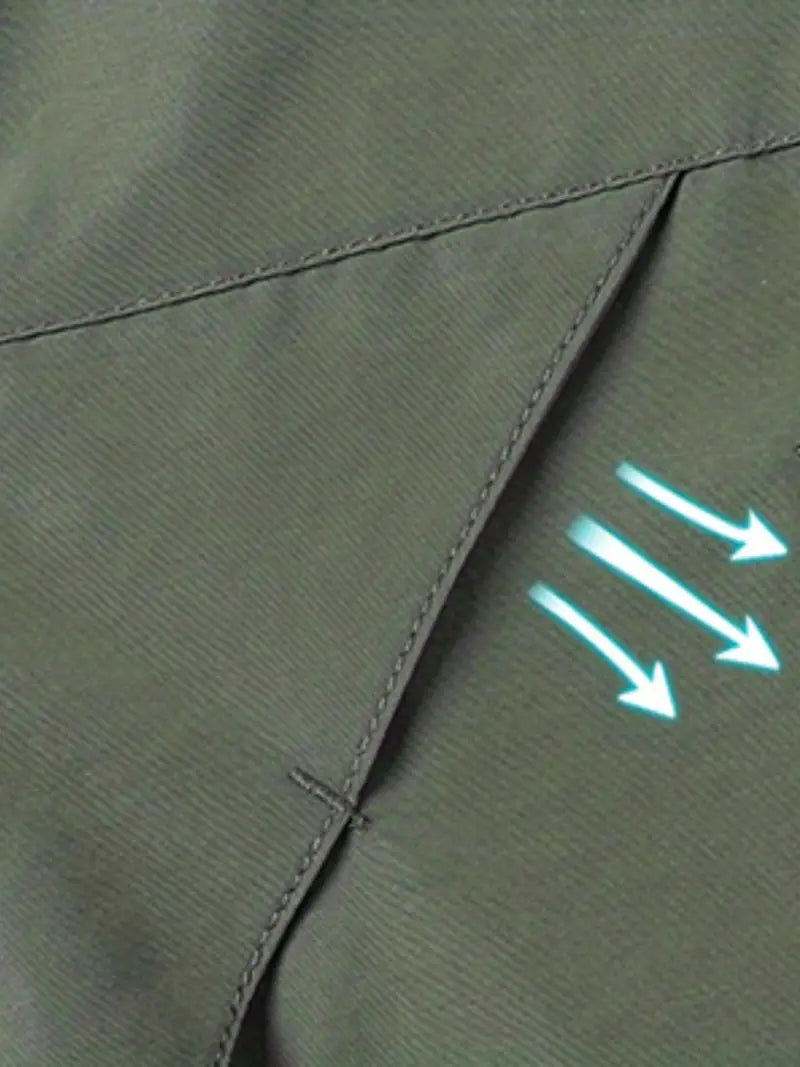 "Wasser- und winddichte Herren Outdoor Jacke in stilvollem Design, frontale Ansicht, ideal für vielseitige Wetterlagen."
