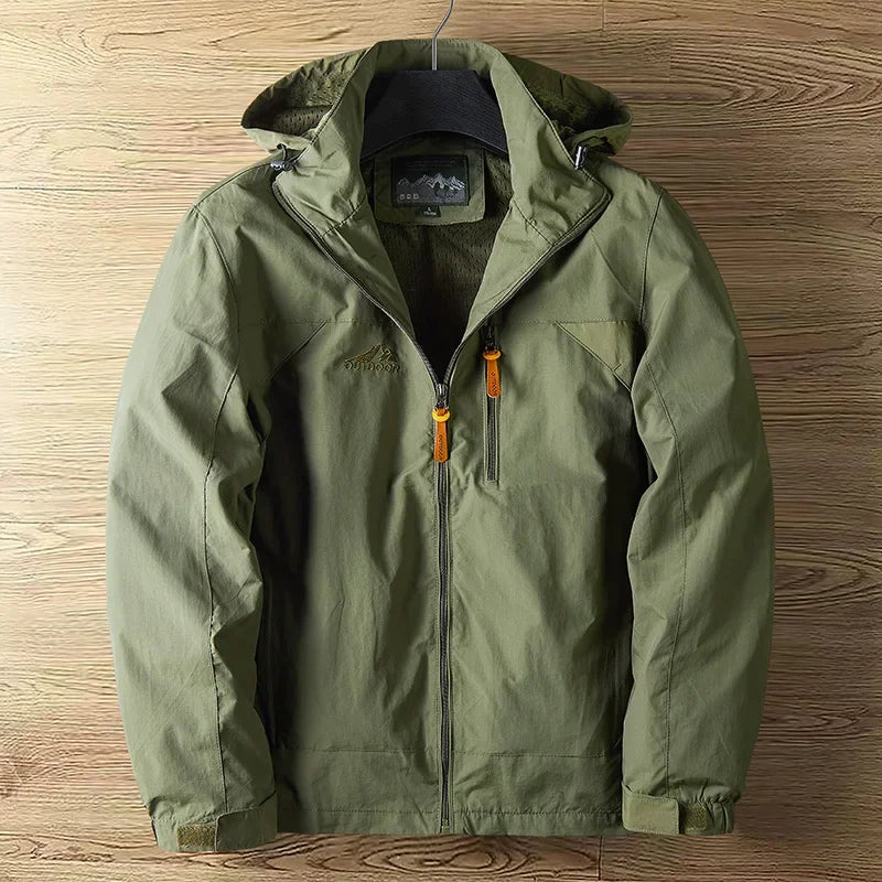 "Wasserdichte atmungsaktive Outdoorjacke für Herren mit vielseitigem Design, ideal für Abenteuer bei jedem Wetter."
