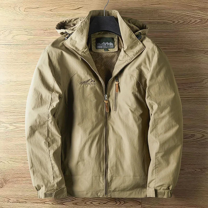"Wasserdichte atmungsaktive Outdoorjacke für Herren mit vielseitigem Design, ideal für Abenteuer bei jedem Wetter."