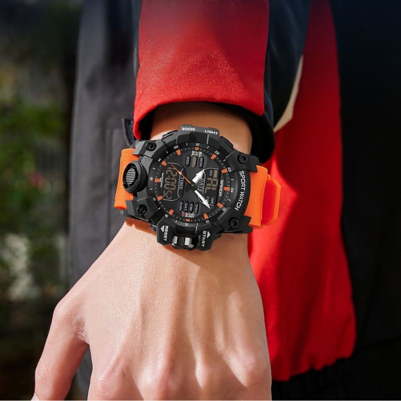 "Wasserdichte digitale Herren Sportuhr mit LED-Display, ideal für Fitness-Tracking und robuste Aktivität in Schwarz-Grün."