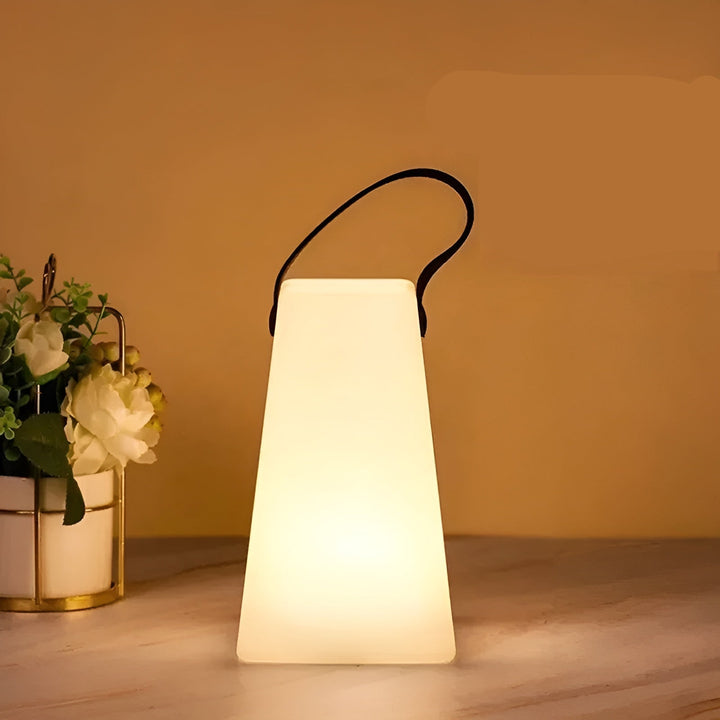 "Wasserdichte LED Tischlampe, tragbar, Farbwechsel, für Innen & Außen, sanfte Töne, lebhafte Farben, elegant, USB-ladbar"
