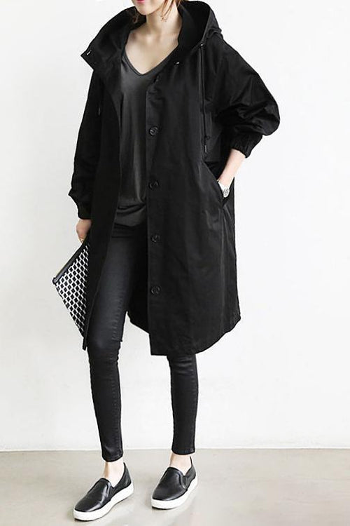 "Wasserdichter Damen-Trenchcoat mit Kapuze, eleganter Schnitt, ideal für Regenwetter, Vorderansicht, stilvoll und funktional.