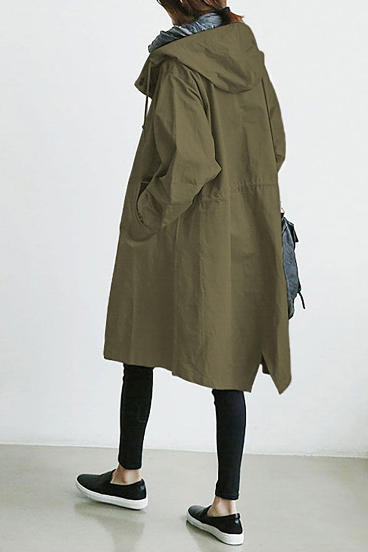 "Wasserdichter Damen-Trenchcoat mit Kapuze, eleganter Schnitt, ideal für Regenwetter, Vorderansicht, stilvoll und funktional.