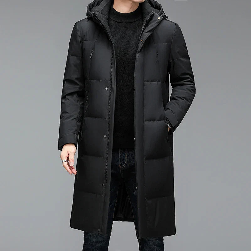 "Wasserdichter Herren Daunenparka, warm und atmungsaktiv, in Schwarz, mit Kapuze ideal für Wintertage."