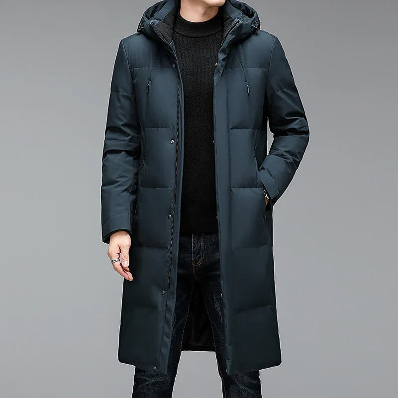 "Wasserdichter Herren Daunenparka, warm und atmungsaktiv, in Schwarz, mit Kapuze ideal für Wintertage."