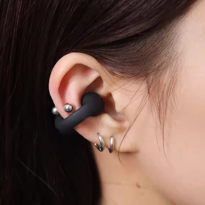 "Wasserdichtes, kabelloses Sport-Headset in Schwarz und Weiß, ergonomisches Design, Bluetooth-Verbindung, ideal für Sport."
