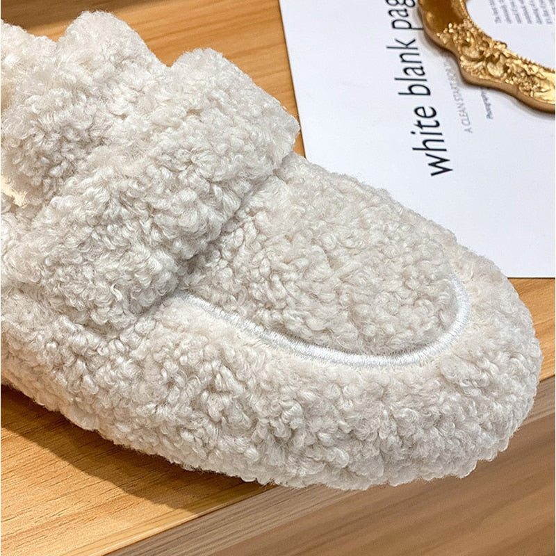"Weiche Plüsch-Pantoffel-Schuhe in Schwarz, Creme und Khaki für Damen, ideal für stilvolle Gemütlichkeit zu Hause."