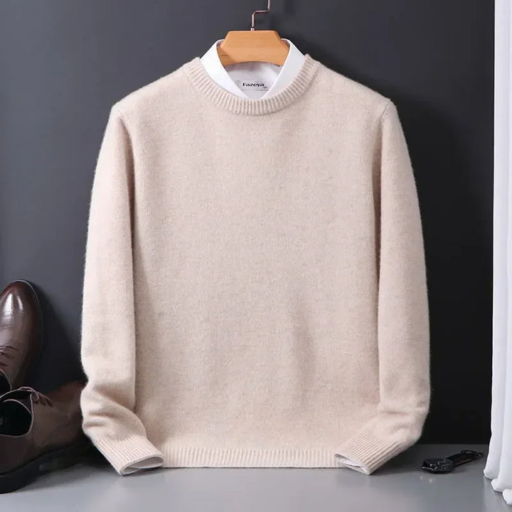 "Weicher Herren-Kaschmir-Pullover in Blau, stilvoller Schnitt, luxuriöse Eleganz, perfekt für kalte Wintertage."