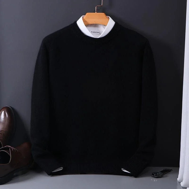"Weicher Herren-Kaschmir-Pullover in Blau, stilvoller Schnitt, luxuriöse Eleganz, perfekt für kalte Wintertage."