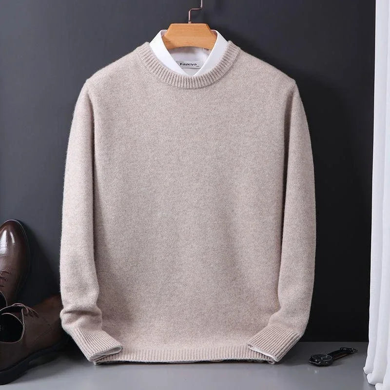 "Weicher Herren-Kaschmir-Pullover in Blau, stilvoller Schnitt, luxuriöse Eleganz, perfekt für kalte Wintertage."