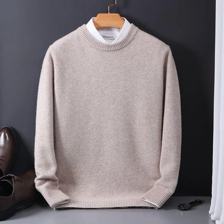 "Weicher Herren-Kaschmir-Pullover in Blau, stilvoller Schnitt, luxuriöse Eleganz, perfekt für kalte Wintertage."