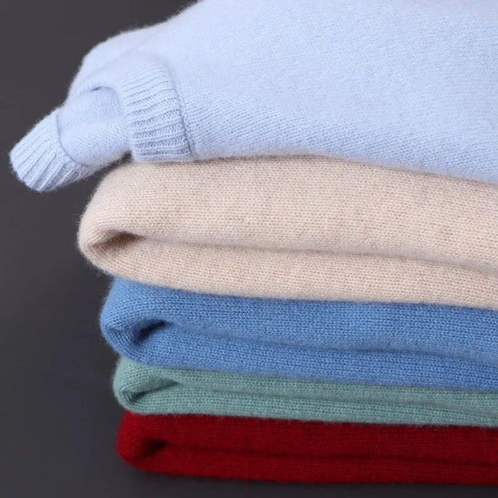 "Weicher Herren-Kaschmir-Pullover in Blau, stilvoller Schnitt, luxuriöse Eleganz, perfekt für kalte Wintertage."