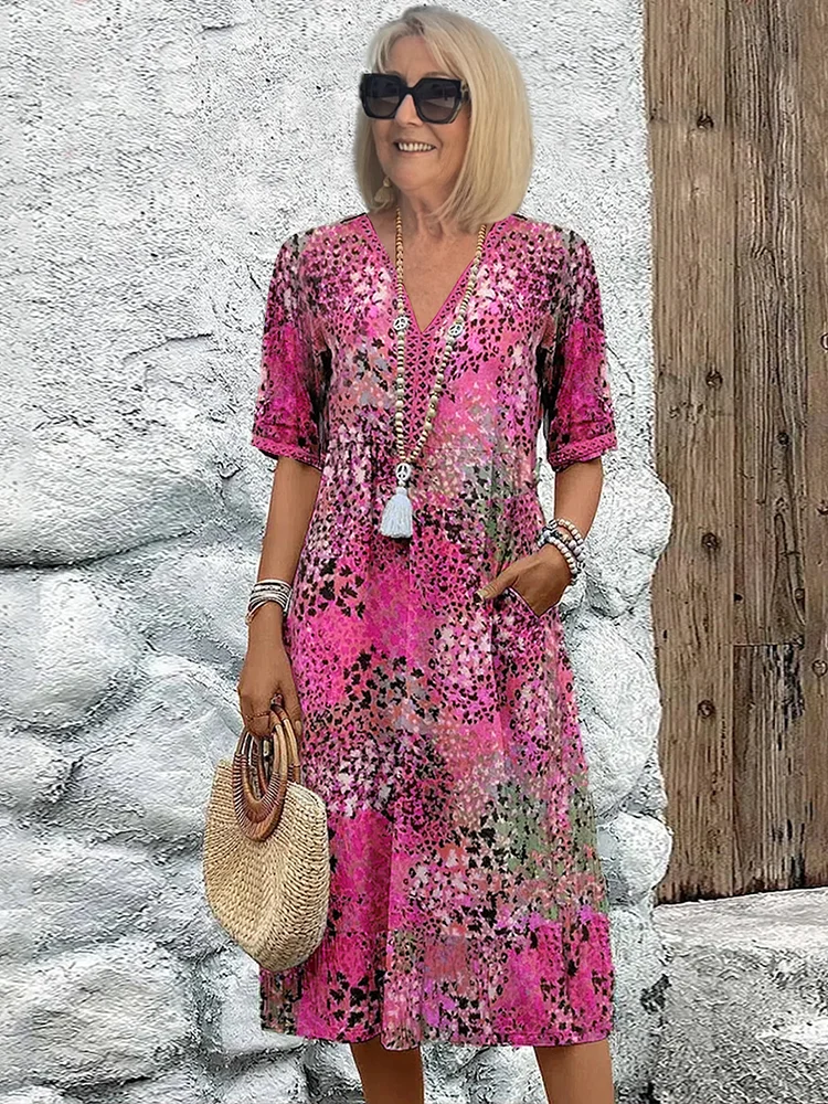 Weiches Damenkleid mit V-Ausschnitt in charmanter Midi-Länge, leicht und atmungsaktiv, ideal für eleganten Alltagslook.