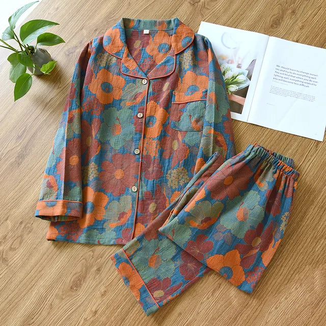 "Weiches, langärmliges Damen-Pyjama-Set, bequem, stilvoll geschnitten, in sanften Farben, ideal für jede Jahreszeit"
